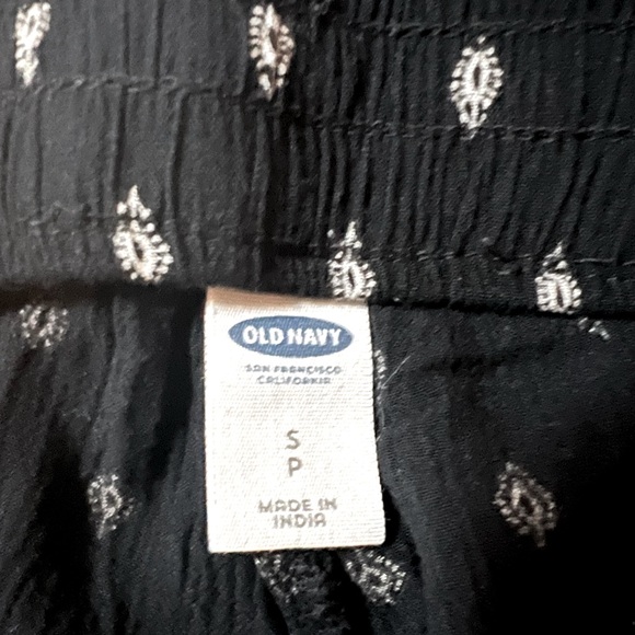 Old Navy Crop Pants - Picture 3 of 6